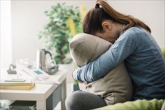 как отличить подростковую депрессию от обычной грусти: признаки, симптомы, помощь.